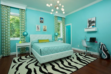 ワシントンD.C.にあるエクレクティックスタイルのおしゃれな寝室 (濃色無垢フローリング) のレイアウト