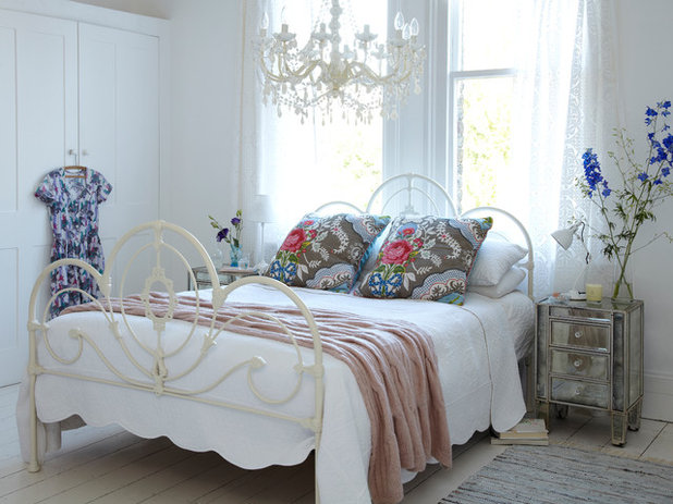 Shabby-chic Style Bedroom by rigby & mac
