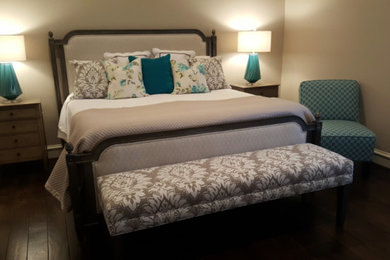 ヒューストンにあるトランジショナルスタイルのおしゃれな寝室のレイアウト