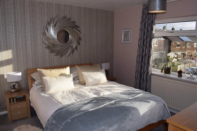 マンチェスターにあるコンテンポラリースタイルのおしゃれな寝室