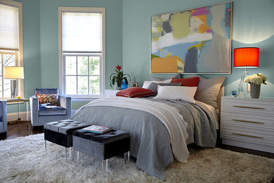 Пример оригинального дизайна: спальня с синими стенами