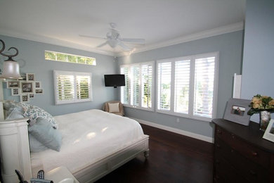 Mid-sized elegant guest dark wood floor bedroom photo in Tampa with blue walls