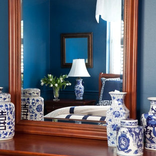 Foto de habitación de invitados tradicional con paredes azules
