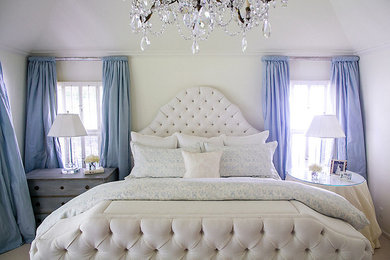 Inspiration för sovrum, med beige väggar