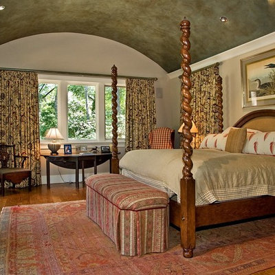 Inspiration for a timeless bedroom remodel in Nashville with beige walls