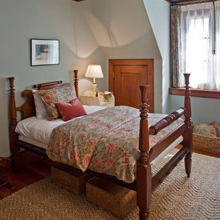 Diseño de dormitorio de estilo de casa de campo con paredes azules