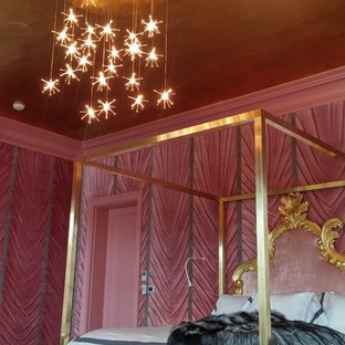Foto de dormitorio principal, contemporáneo, extra grande, con paredes rosas y moqueta