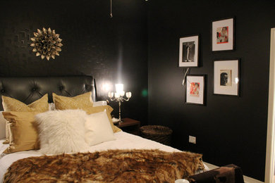 ニューオリンズにある中くらいなエクレクティックスタイルのおしゃれな主寝室 (黒い壁) のインテリア