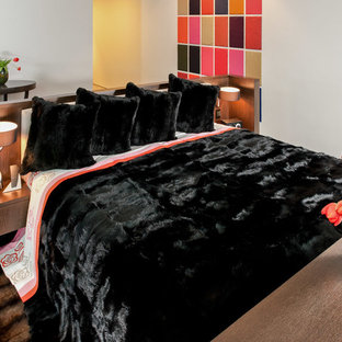 Foto de dormitorio principal, moderno, extra grande, con paredes blancas y suelo de pizarra