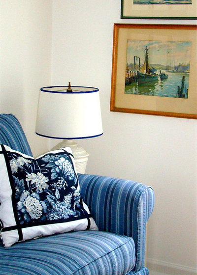 Traditional Bedroom Blue and White Spare Bedroom