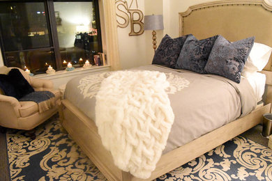 ニューヨークにあるトランジショナルスタイルのおしゃれな寝室のインテリア