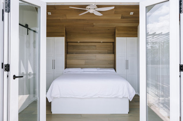 Asian Bedroom by Schemacraft Interiors Pte Ltd