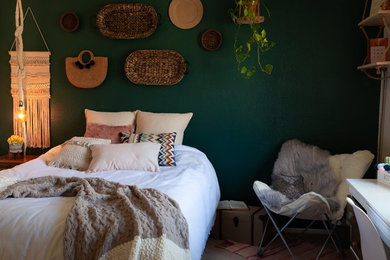 ロサンゼルスにあるエクレクティックスタイルのおしゃれな寝室のインテリア
