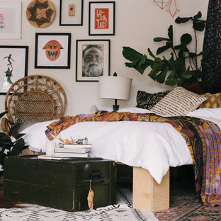 Esempio di una camera da letto shabby-chic style
