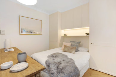 シドニーにあるビーチスタイルのおしゃれな寝室のインテリア
