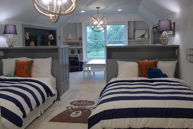 На фото: большая спальня на антресоли в стиле неоклассика (современная классика) с синими стенами и ковровым покрытием с