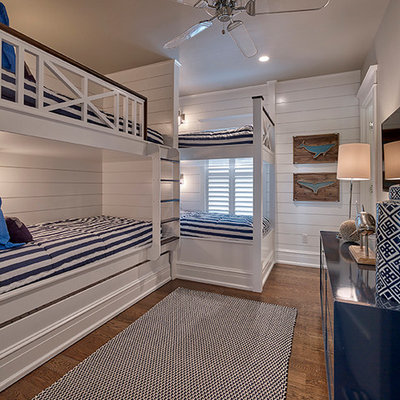 Inspiration for a mid-sized coastal guest medium tone wood floor bedroom remodel in Philadelphia with white walls