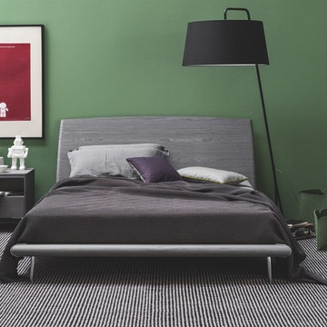 Calligaris Dixie Double Bed and Sextans Lamp