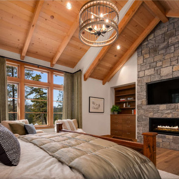 Cascade Mountain Home: Bedroom