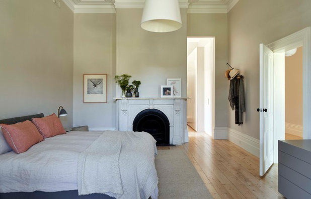 Transitional Bedroom by RBA Architects and Conservation Consultants