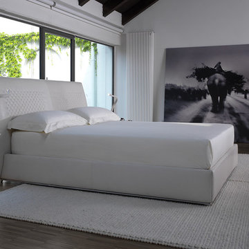 Chandelier white leather bed by Cierre