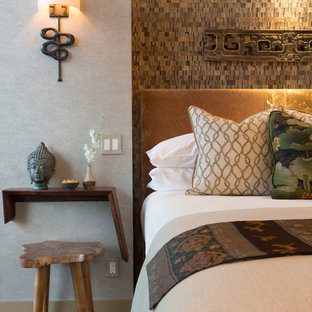 Diseño de dormitorio de estilo zen con paredes verdes