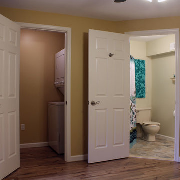 Chesley Knoll - Apartment Bedroom & Bathroom