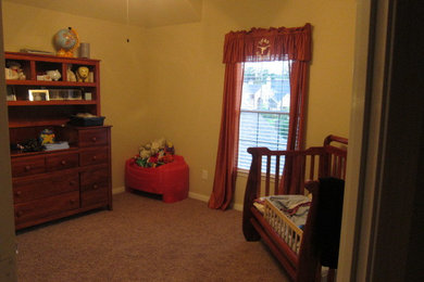 Example of a bedroom design in Houston