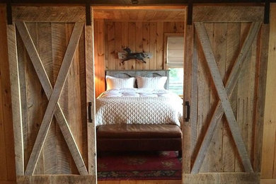 Bedroom - large rustic bedroom idea in Columbus