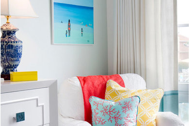 他の地域にある中くらいなビーチスタイルのおしゃれな寝室のインテリア
