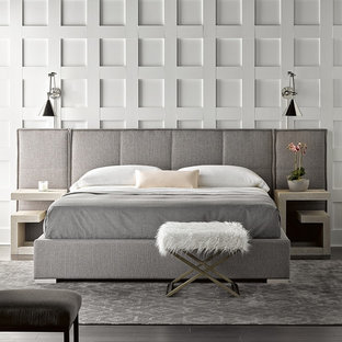 Foto di una camera matrimoniale minimalista con pareti bianche, parquet scuro e pavimento nero