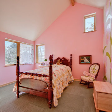 Contemporary Artistic Home - Bright Artsy Design / Comfortable Living