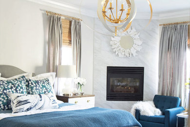 ソルトレイクシティにある中くらいなコンテンポラリースタイルのおしゃれな主寝室 (ベージュの壁、濃色無垢フローリング、標準型暖炉、石材の暖炉まわり、茶色い床)