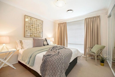 シドニーにある小さなコンテンポラリースタイルのおしゃれな寝室