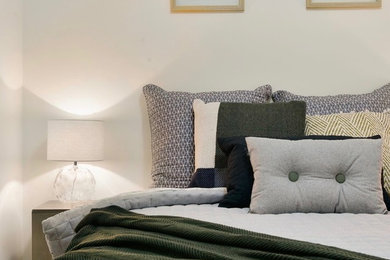 シドニーにある中くらいなコンテンポラリースタイルのおしゃれな客用寝室のレイアウト