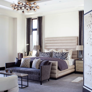Idées déco pour une chambre contemporaine avec un mur blanc, aucune cheminée et un sol violet.