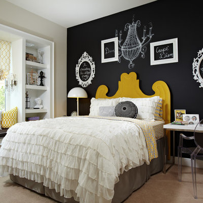 Eclectic guest carpeted bedroom photo in Tampa with black walls