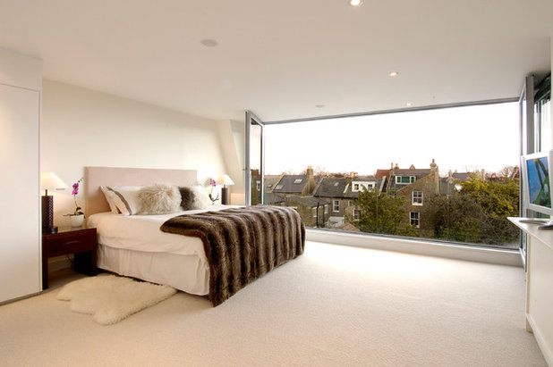 Contemporary Bedroom by Thomas de Cruz Architects & Designers