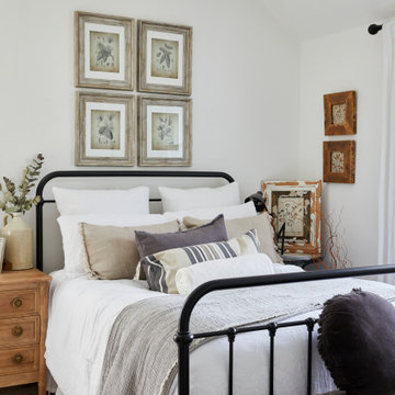 Cosy High-End Bathroom Remodel with Shiplap Feature