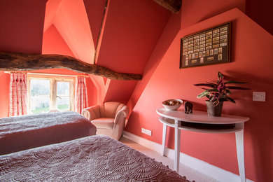 ロンドンにある地中海スタイルのおしゃれな寝室