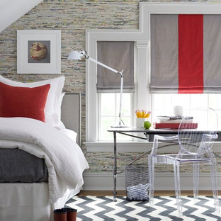 Kleines Modernes Gästezimmer mit bunten Wänden, Teppichboden und schwarzem Boden in Dallas