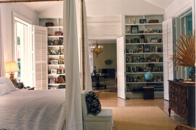Example of a classic bedroom design in New Orleans