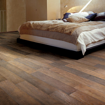 Cozy Bedroom Reclaimed Hardwood Flooring