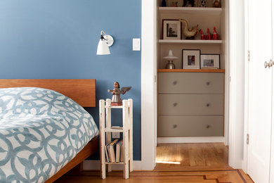 Example of an arts and crafts bedroom design in San Francisco