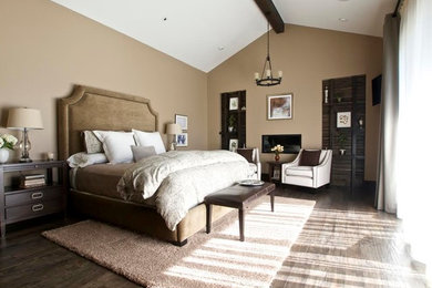 ポートランドにあるトランジショナルスタイルのおしゃれな寝室のレイアウト