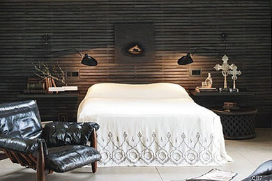 カンザスシティにある広いエクレクティックスタイルのおしゃれな主寝室 (茶色い壁、磁器タイルの床、暖炉なし)