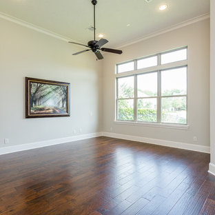 Foto de dormitorio principal, mediterráneo, grande, con paredes beige, suelo de piedra caliza, chimenea de doble cara, marco de chimenea de baldosas y/o azulejos y suelo beige