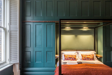 ロンドンにあるエクレクティックスタイルのおしゃれな寝室のインテリア