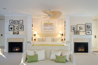 バーリントンにあるコンテンポラリースタイルのおしゃれな主寝室 (ベージュの壁、カーペット敷き、標準型暖炉、石材の暖炉まわり、ベージュの床) のインテリア