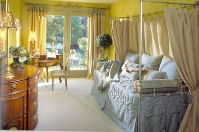 Inspiration for a traditional bedroom in Sacramento.